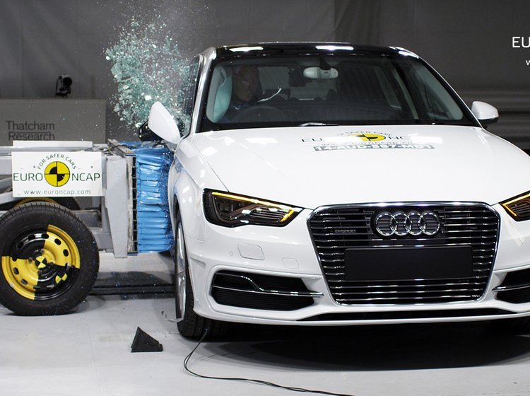 Audi A3 e-tron er en blandt fire biler i årets sidste Euro NCAP-test, hvor det bliver til fem stjerner til plug-in hybriden