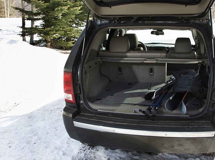 Husk også vinterudstyret til bilen, når familien kører på skiferie