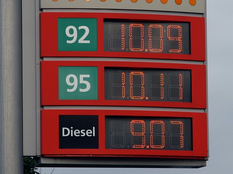 Den vejledende brændstofpris 17. december. 18 december er prisen officielt under 10 kr. for benzin.