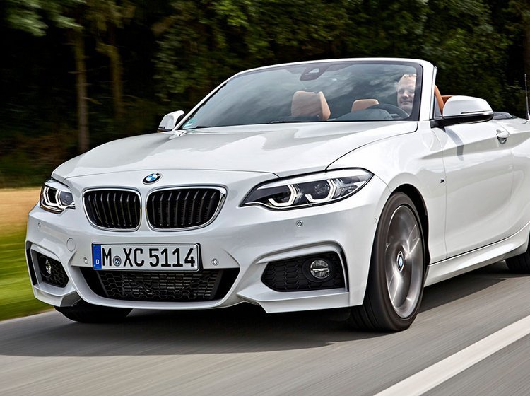 BMW’s 2-serie har fået et omfattende facelift med ny front, nye lygter og et nydesignet instrumentbord.
