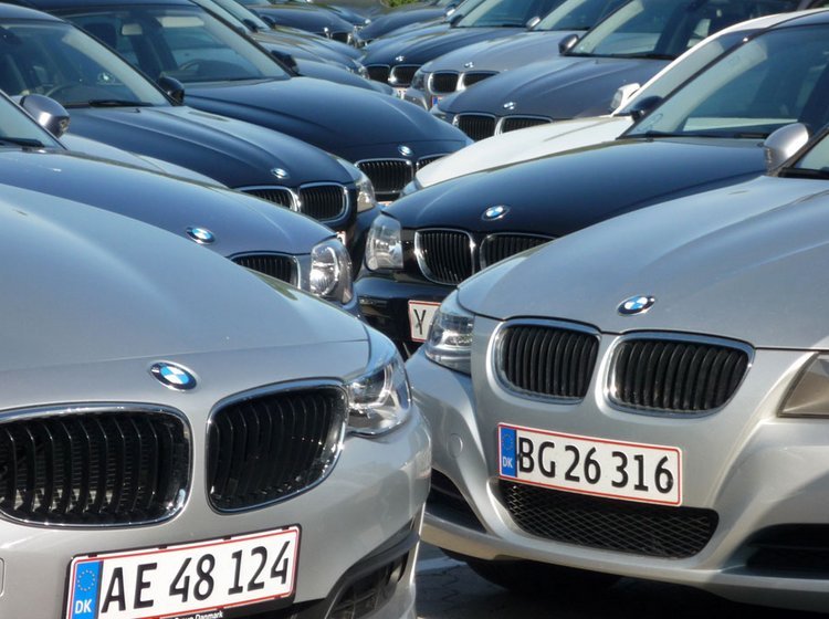 Danske BMW-kunder er blevet ramt af, at BMW ikke har kunnet skaffe reservedele.