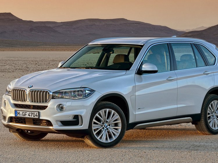 BMW X5 er tre cm længere og en cm bredere end sin forgænger.