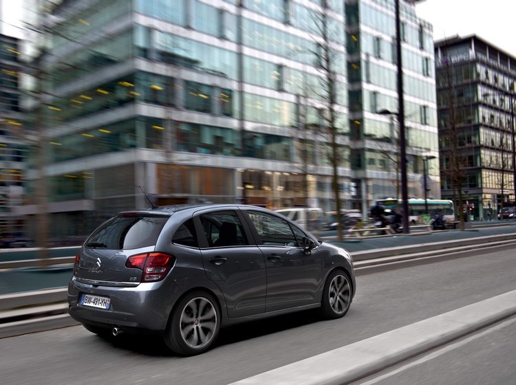 Citroën C3 har været klassens mest solgte dieselbil i år, og nu kommer den også med attraktiv benzinmotor.
