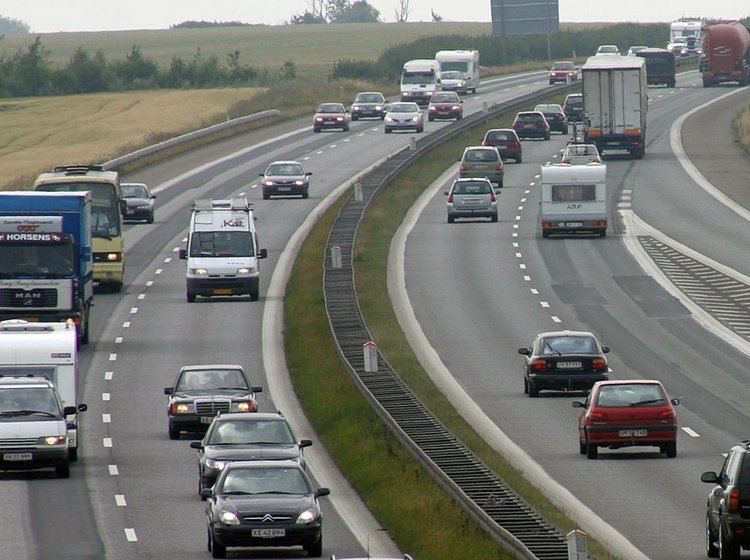 Campingvogne må med særlig godkendelse snart køre 100 km/t. på motorveje.