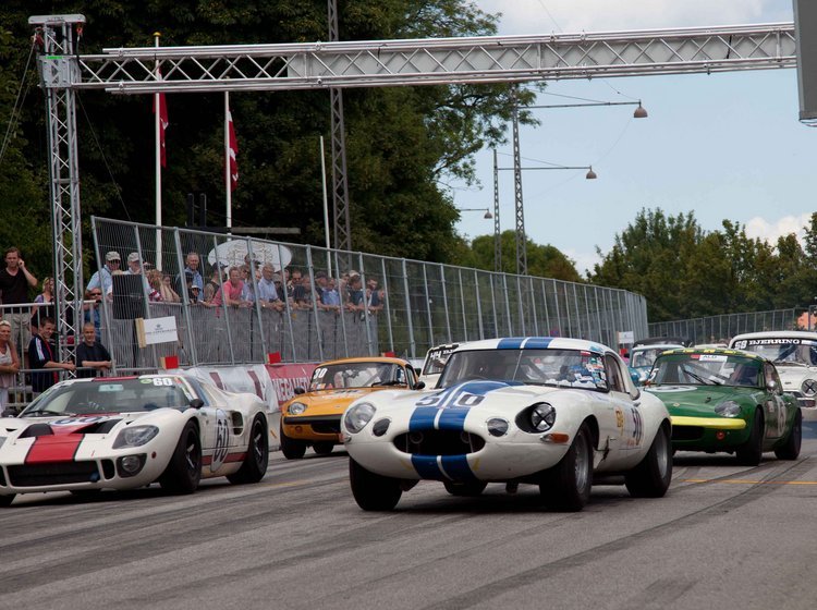 Starten på slutningen: Finalen for standard- og GT-biler til og med 1965 åbnes.