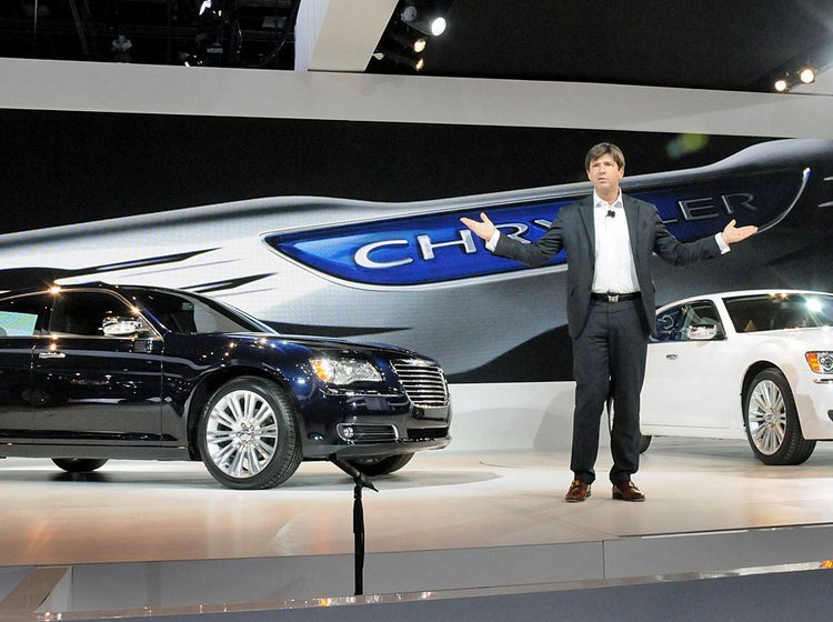 Chrysler 300 C præsenteres i Detroit af Chrysler-chef Olivier Francois, der tidligere i sin karriere var dansk Citroën-direktør 