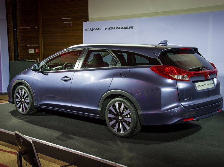 Honda Civic Tourer er en stationcar, der er bygget over den almindelige femdørs udgave af Honda Civic