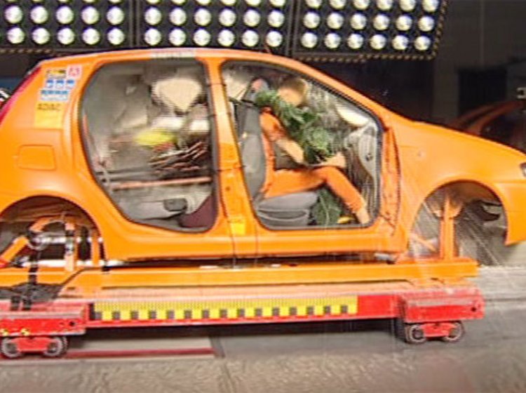 Crashtest med dårligt pakket bil