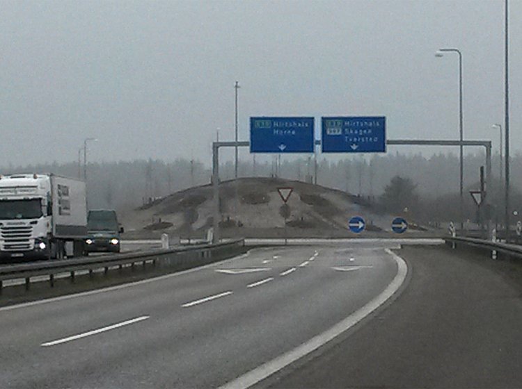 Den nye rundkørsel skal skabe bedre sikkerhed, men er også ment som en forskønnelse.