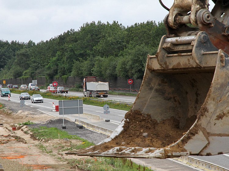 Arbejdet med udvidelsen af Holbækmotorvejen er gået meget hurtigere end planlagt.