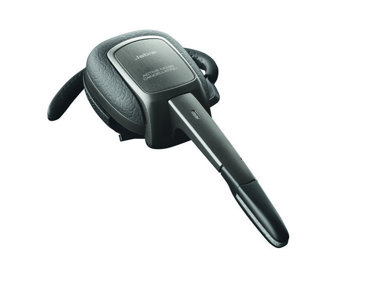 Jabra Supreme kan synes lidt voldsom i størrelsen. Men trods i en vægt på 18 gram virker det ikke tungt på øret.