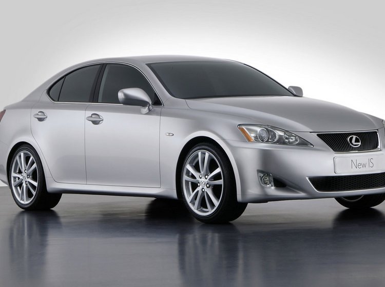Lexus IS.