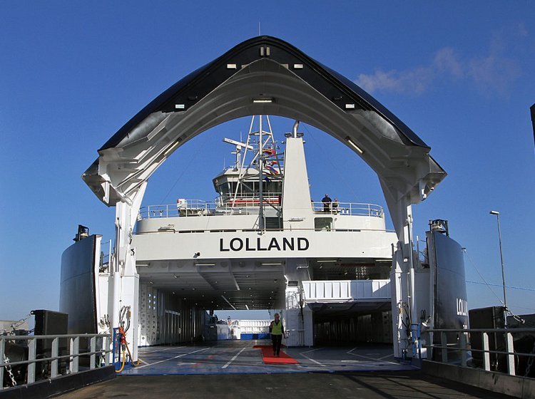 Færgen Lolland er næsten klar til at sejle mellem Spodsbjerg på Langeland og Tårs på Lolland. 