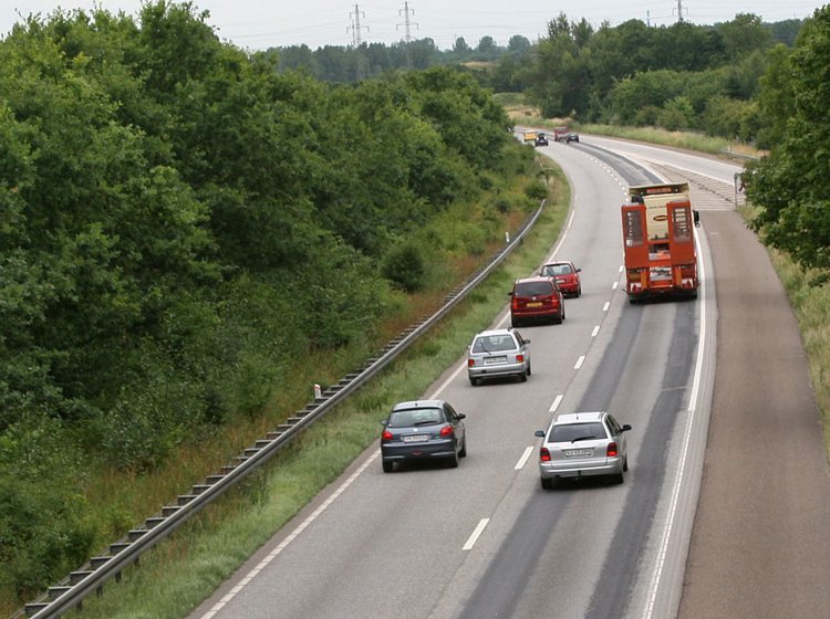 M4 udvides ved at anlægge to ekstra vognbaner i midterrabatten. Den frodige bevoksning forsvinder dermed.