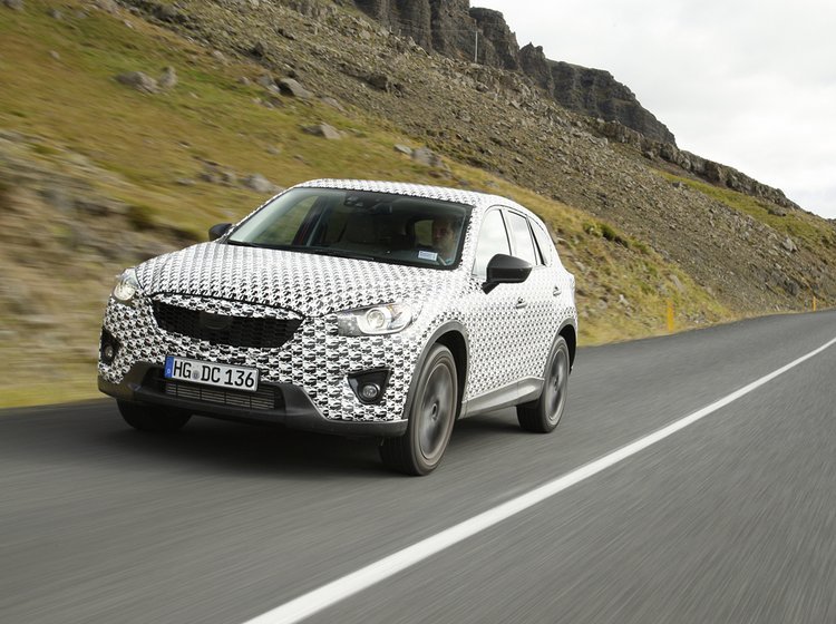 Mazda CX-5 er en lille „softroader”. Den er ikke skabt til offroad kørsel, men man sidder højt.