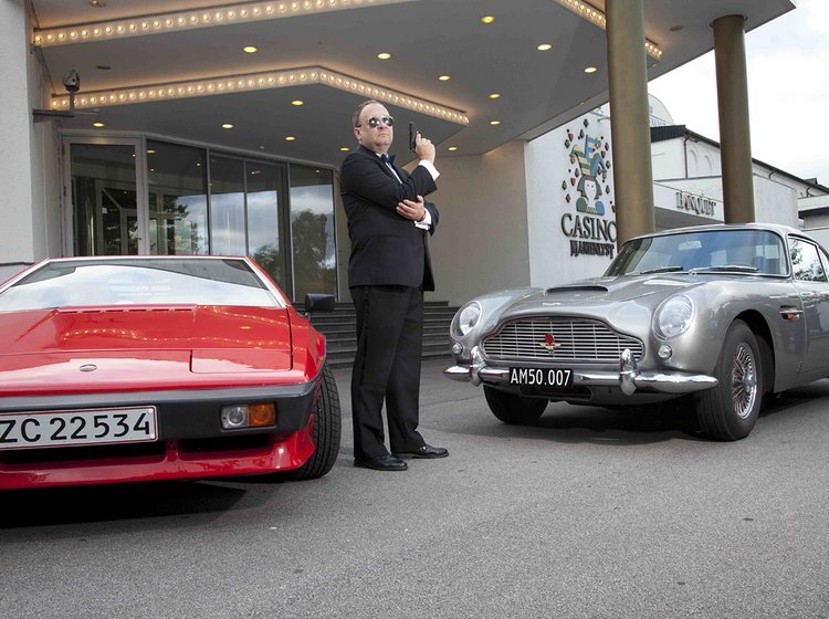 MotorClassic ser i det nye nummer på Bond-biler per excellence: Aston Martin DB5 og Lotus Esprit.