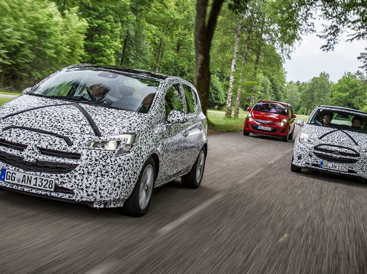 Det var en række kamuflerede udgaver af den nye Corsa, der ventede Motor, da vi tog med på en af de sidste testkørsler.