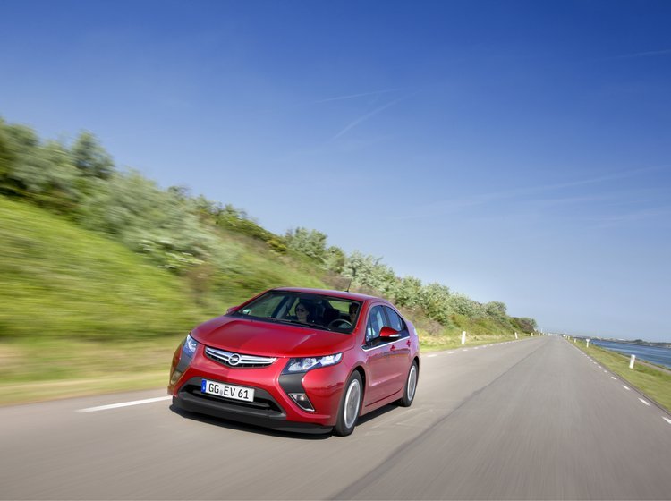 Opel Ampera blev kåret som Car of the Year 2012 på årets biludstilling i Geneve i Schweiz.