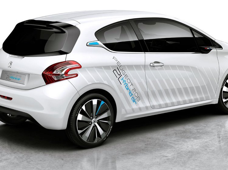 Peugeot 208 med luft-hybrid-teknik.