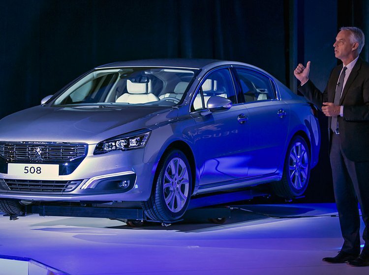 Den opdaterede Peuegoet 508 præsenteres af produktdirektør Xavier Peugeot.
