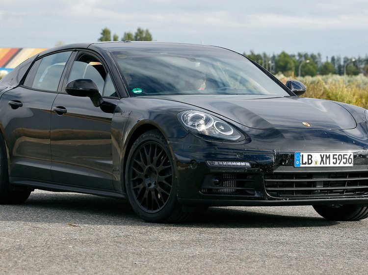 Porsche Panamera 2016.