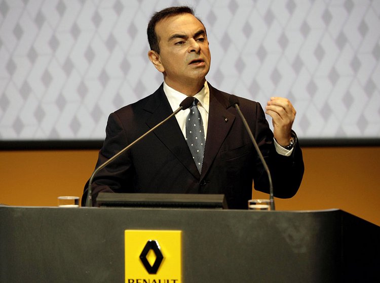 Renault-chef Carlos Ghosn vil nu personligt undskylde over for de tre fyrede.