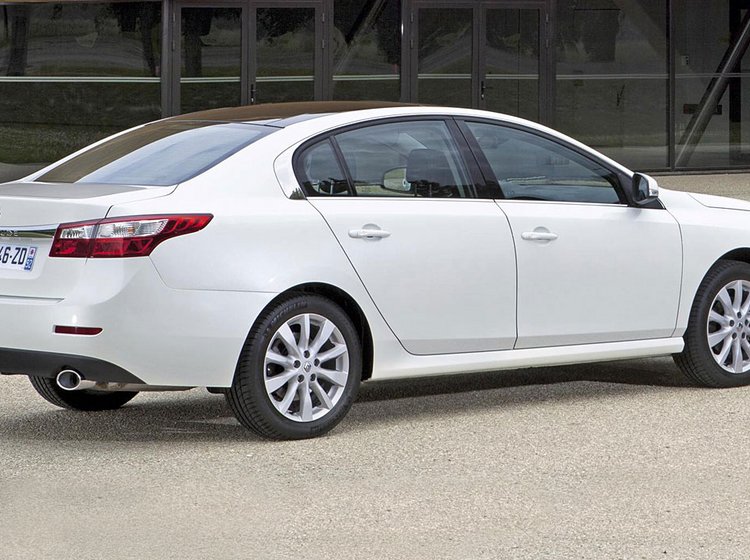 Renault Latitude er næsten fem meter lang.