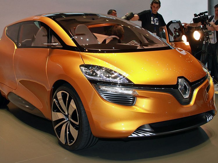 Konceptbilen R-Space viser fronten på den nye Clio.