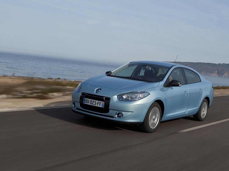 Efter flere udsættelser er Renault Fluence Z.E. på markedet til marts 2012.