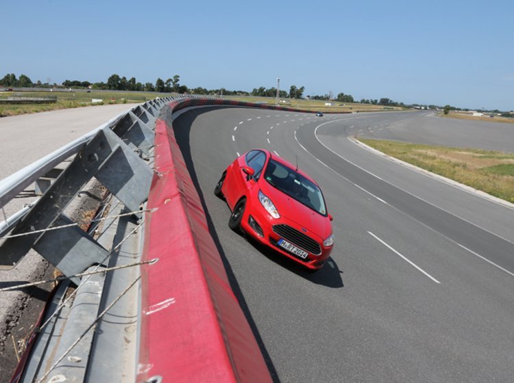 Continentals Contidrom ved Hannover i Tyskland lægger asfalt og kurver til flere af dæktestens discipliner.