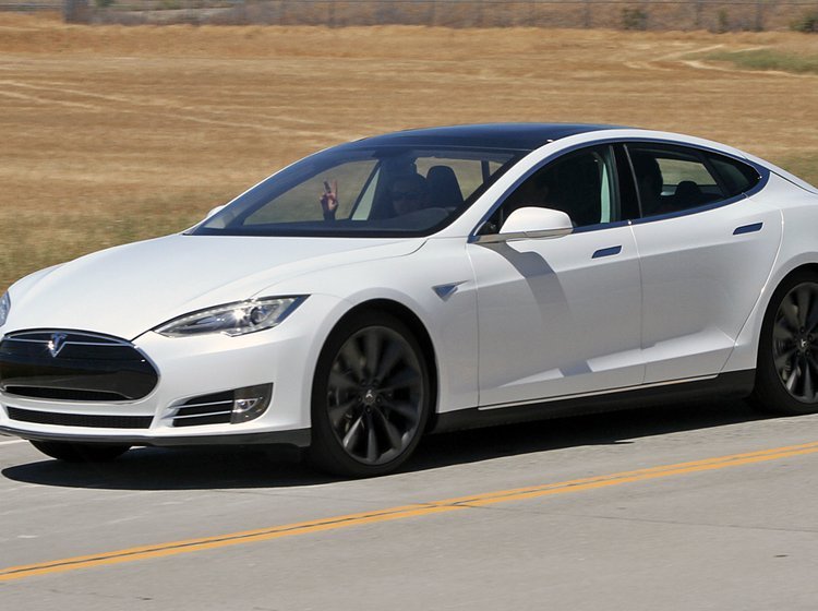 Tesla S er en lynhurtig elbil med enorm rækkevidde.