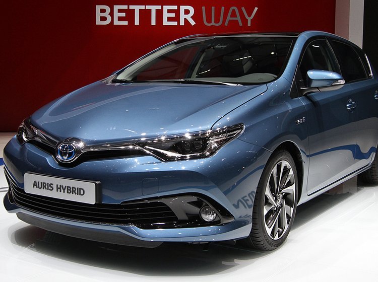 Toyota Auris får nu et mindre visuelt og meget stort teknisk facelift.