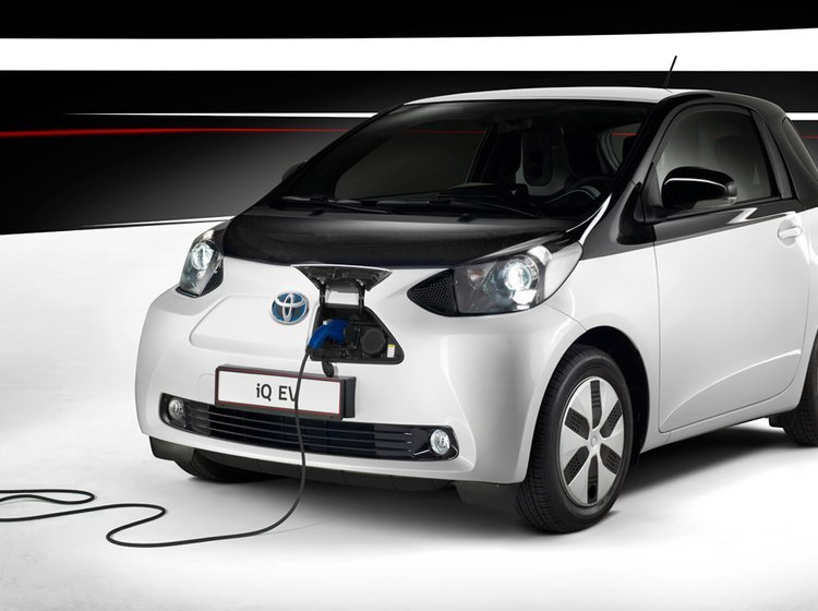 Toyota iQ EV får premiere på Paris-udstillingen. 