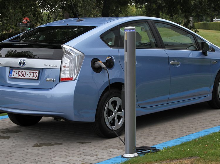 Toyota Prius Plug-In kan køre 25 km på strøm fra elnettet.
