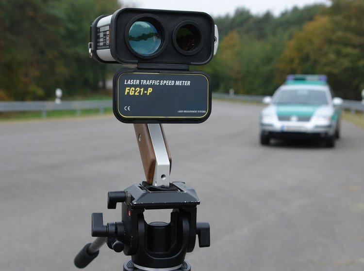 Høje bøder i udlandet kan koste bilen