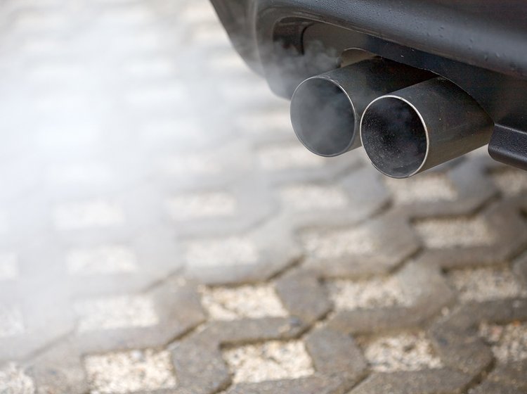 Ny emissionstest af biler på vej.