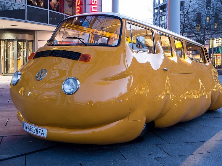 Curry Bussen har fået en front, der er genkendelig fra den originale bil.
