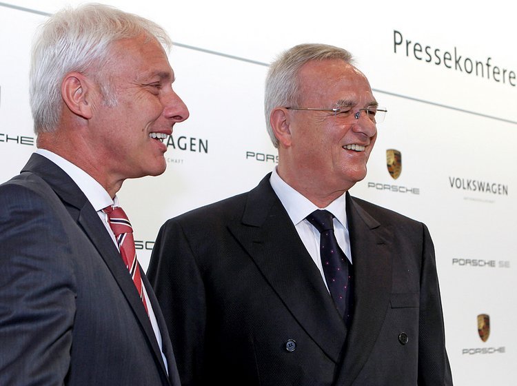 Matthias Müller, medlem af bestyrelsen i Porsche Automobil Holding SE, og Martin Winterkorn, Volkswagens koncernchef.