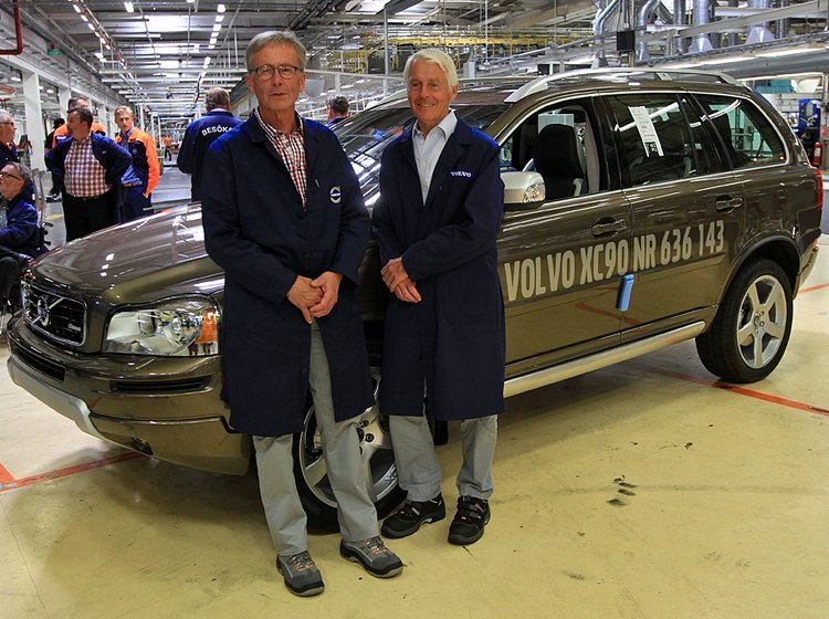 Den sidste Volvo XC90 - med projektleder Hans Wikman og tidligere adm. dir. Hans-Olof Olsson.