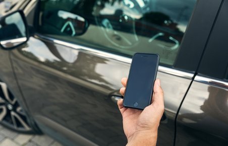 FDM og de europæiske bilklubber sætter fokus på mobilvaner i trafikken.