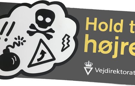 I FDMs testcentre og hos FDM køreteknik, kan du hente en gratis ”hold til højre”-magnet til din bil så længe lager haves.