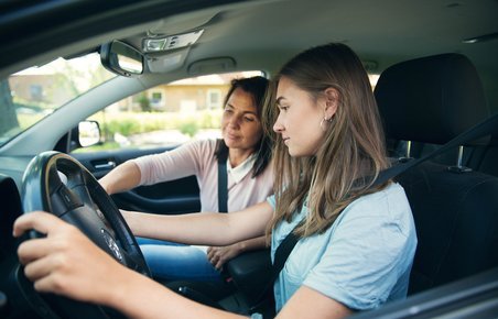 Fra 1. januar 2017 er det blevet lovligt for 17-årige at tage kørekort, så længe de kører med en ledsager i bilen, indtil de fylder 18 år.