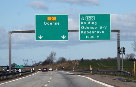 Nyt forsøg betyder, at en række motorvejstavler ikke længere belyses om natten.
