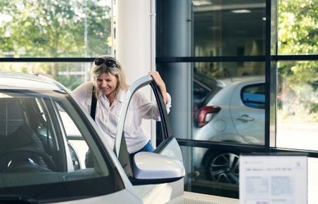 Danske bilister har i årevis betalt dyrt for de optimistiske forbrugstal, når de køber ny bil