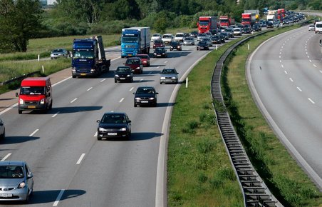 Tre mio. biler skal nu deles om Danmarks veje.