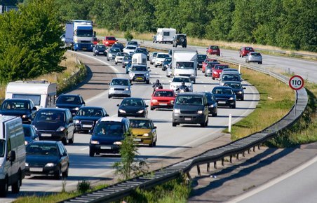 Det koster årligt samfundet 700 mio. kr. i spildtid, når lastbiler spærrer motorvejene ved uheld. 
