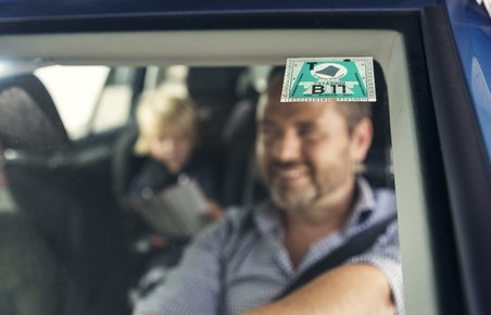 Bøderne for ikke at have et gyldigt motorvejsmærke er i flere lande over 100 Euro.
