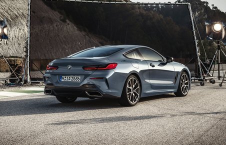 BMW 850i Coupé set bagfra.