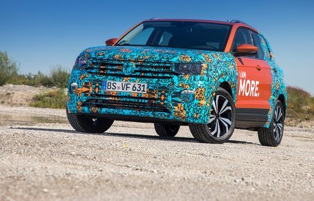 VW T-Cross med kamuflage.