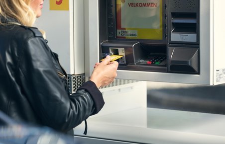 Se hvorfor brændstofpriserne stiger og falder